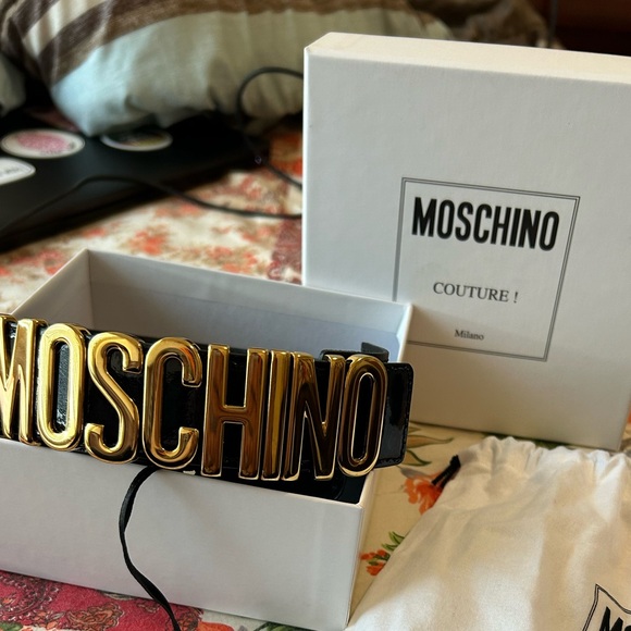 Black patent leather Moschino belt - Picture 2 of 7